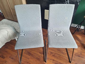 GRATIS op te halen: 2 opstapelbare stoffen stoelen