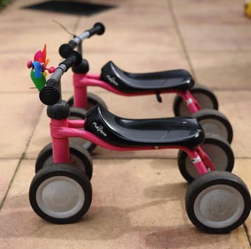 Twee kinderfietsjes Pukylino