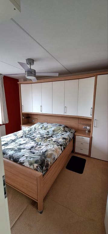 Bed met ombouw Gratis af te halen. Spoed