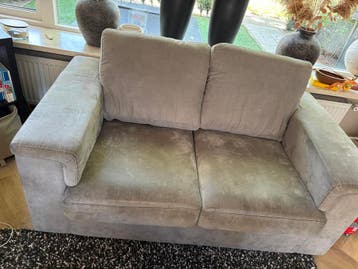 Gratis af te halen: 2- en 2,5-zits bank grijs