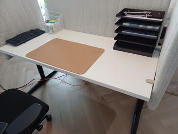 4 Bureaus VRIJDAG 17-4 GRATIS af te halen (vóór 13.00 uur)