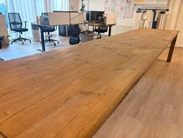 Grote houten (vergader)tafel