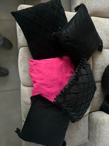 Gratis diverse kussens, voerbakken, diverse