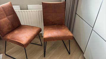 Set van 2 cognac-kleurige eetkamerstoelen, industrieel!
