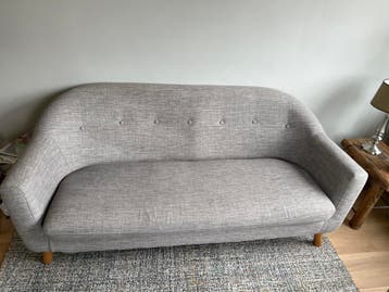 Kleine grijze bank - Compact en stijlvol