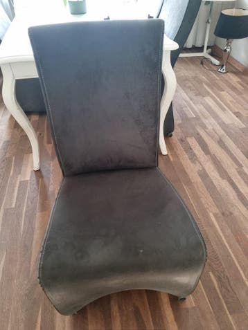 6 eetstoelen met wieltjes