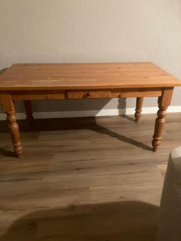 GRATIS grote houten tafel + 6 stoelen