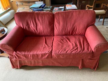 Gratis: Mooie rode  IKEA 3-zits bank. 180 x 90 x 60