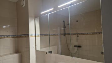 Gratis: gebruikte Spiegelkast met LED Verlichting, 120 cm