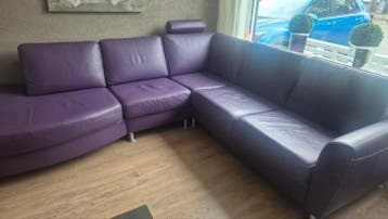 Ruime paarse leren hoekbank