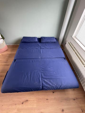 (Slaap) Bank blauw 1,5 m breed - gratis (bezorgd)