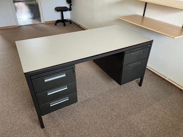 Bureau met ladekasten