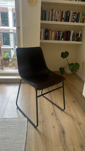 GRATIS op te halen tafel en zes stoelen