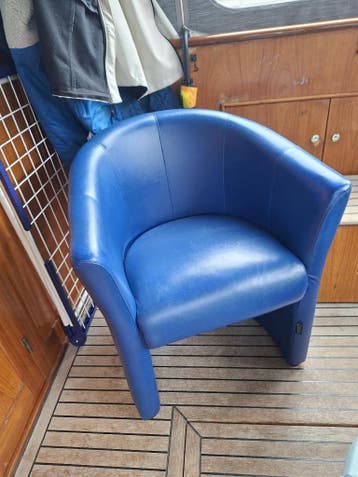 stoel blauw en compakt