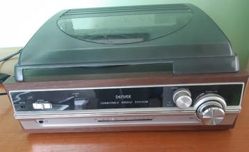 Platenspeler met tuner. Platenspeler doet het niet meer.