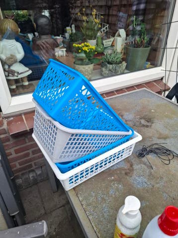 Set van 4 plastic mandjes - blauw en wit