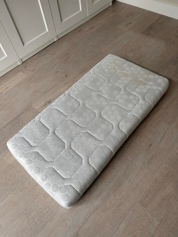 Ledikant matras 60x120 gratis in nette staat