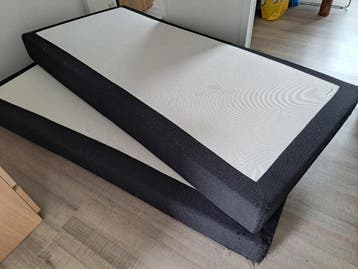 Twee matrassen (boxspring) 90 x 200 GRATIS AFHALEN!