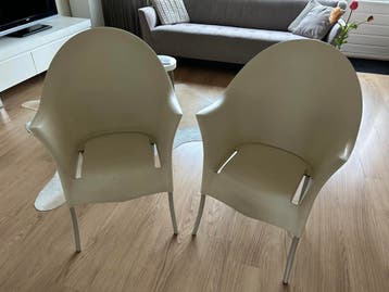 Twee stoelen gratis af te halen!