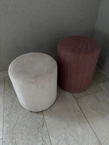 Set van twee stoffen poefjes - beige en roze gratis