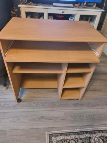 Gratis!! Houten bureau met uitschuifbaar toetsenbordblad