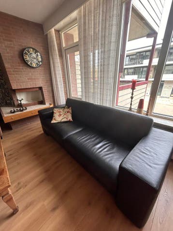 Gratis Mooie leren bank, amper gebruikt