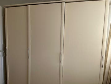 Kledingkast wit/creme schuifdeuren (210 x 65 x 210)