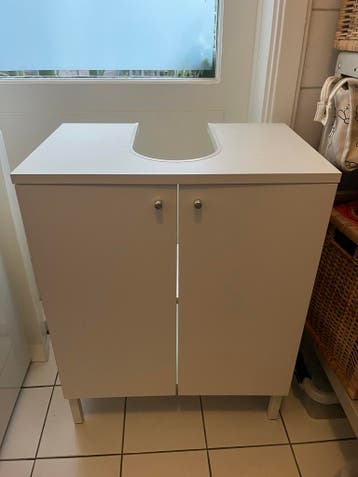 Gratis: Wit IKEA badkamerkastje voor onder wasbak