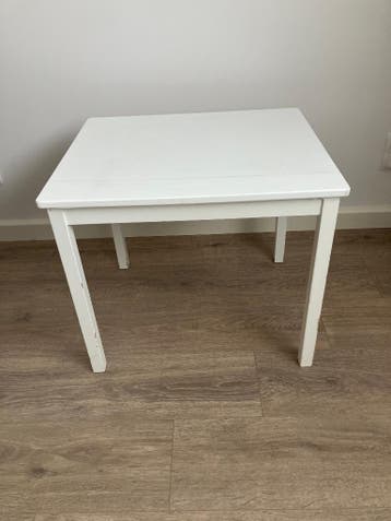 GRATIS witte tafel - 50 (hoogte) x 50 x 59 cm