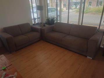 Gratis 2- en 3-zits stoffen banken (grijs)