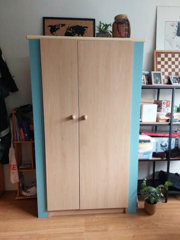 Gratis houten Kledingkast met leg- en hanggedeelte