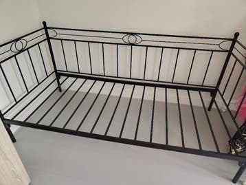Eénpersoons bed zwart metaal
