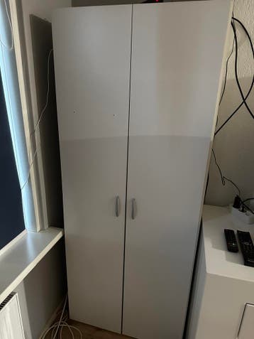 Kleine kledingkast gratis