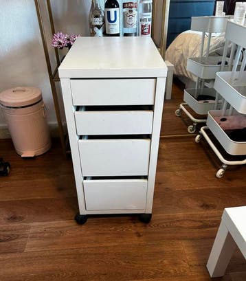 Gratis wit ladekastje met wieltjes