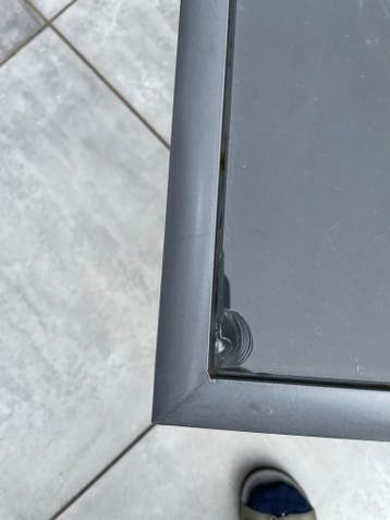 Kleine bijzettafel voor buiten met glazen blad