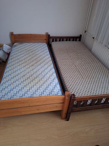 2 kinderbedden 90 x 200 met matrassen