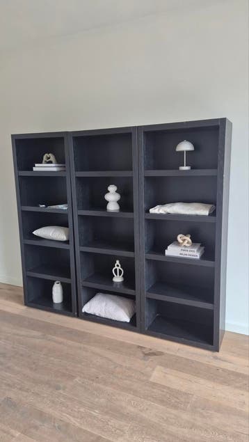 3 zwarte kasten, 200x75x37,5 cm