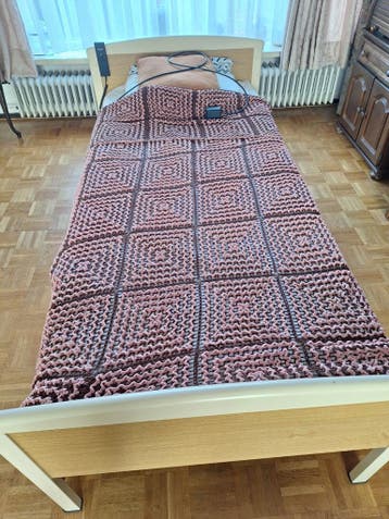 Senioren bed met verstelbare lattenbodem