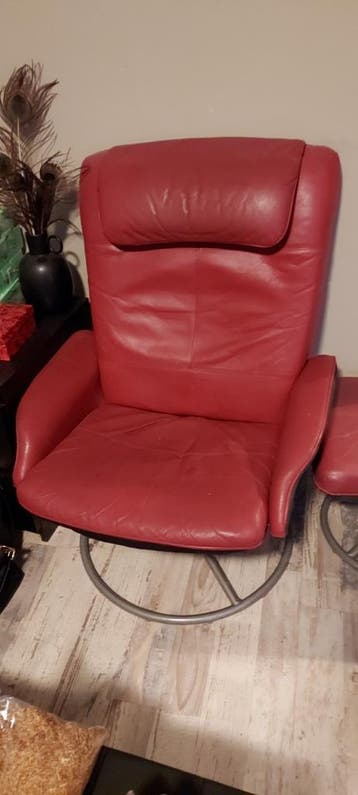 Rode leren relaxfauteuil met voetenbankje