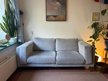 [GRATIS] Grijze IKEA Nockeby 2-zitsbank