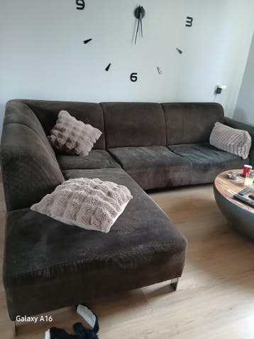 Gratis af te halen: Hoekbank, salontafel en eettafel