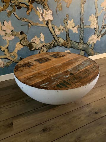 Unieke salontafel van gerecycled hout en metaal