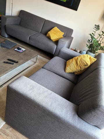 GRATIS AF TE HALEN: 3- en 2-zits bankstel met gebruikssporen