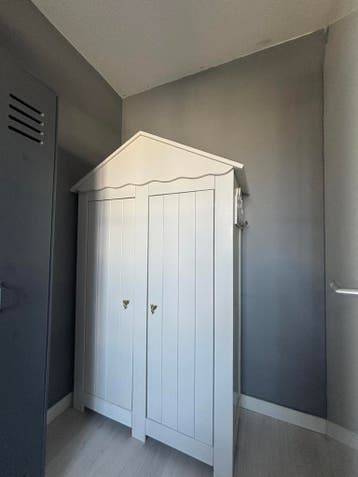 Strand kast, 120 cm breed, 186 cm max hoogte tot de punt