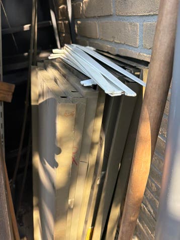 Stellingkast ijzer of als oud ijzer