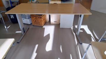 Gratis Buro 80x 160 hoogte verstelbaar