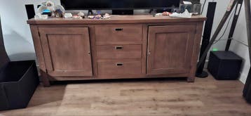 tv meubel met twee deuren en drie lades