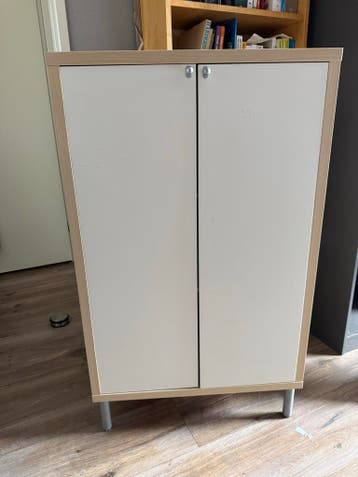 Opbergkastje met 2 deuren en 3 planken