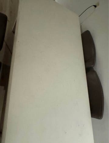 Nette eettafel gratis af te halen