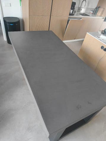 Beton look eettafel grijs